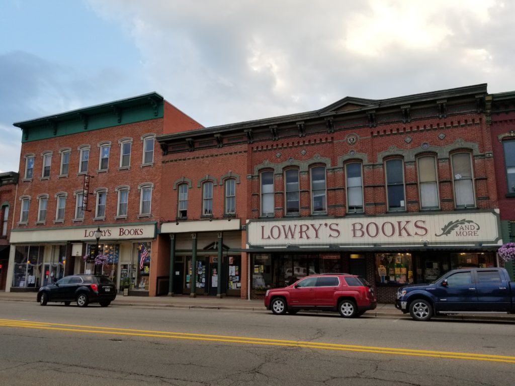 Lowry's Books, Three Rivers