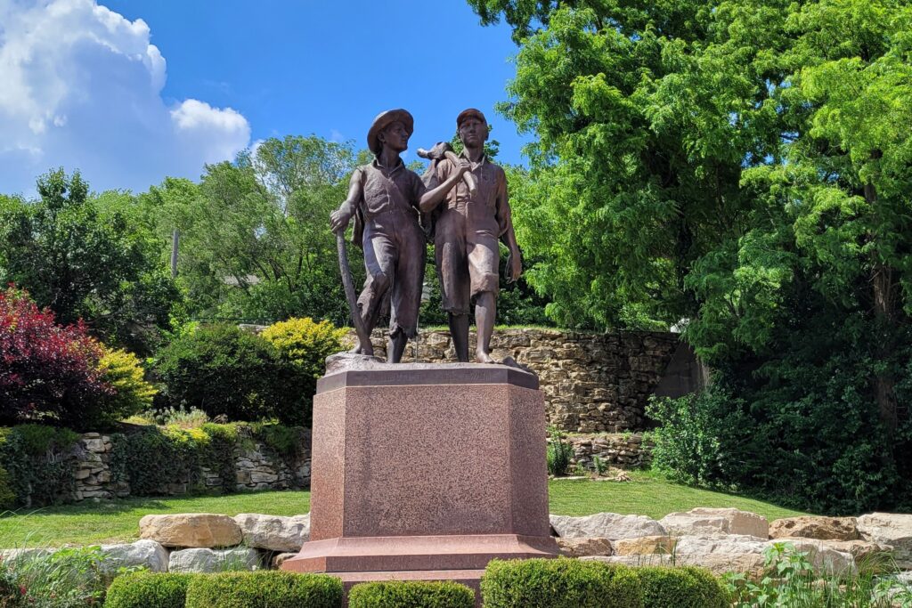Tom Sawyer and Huck Finn Statue