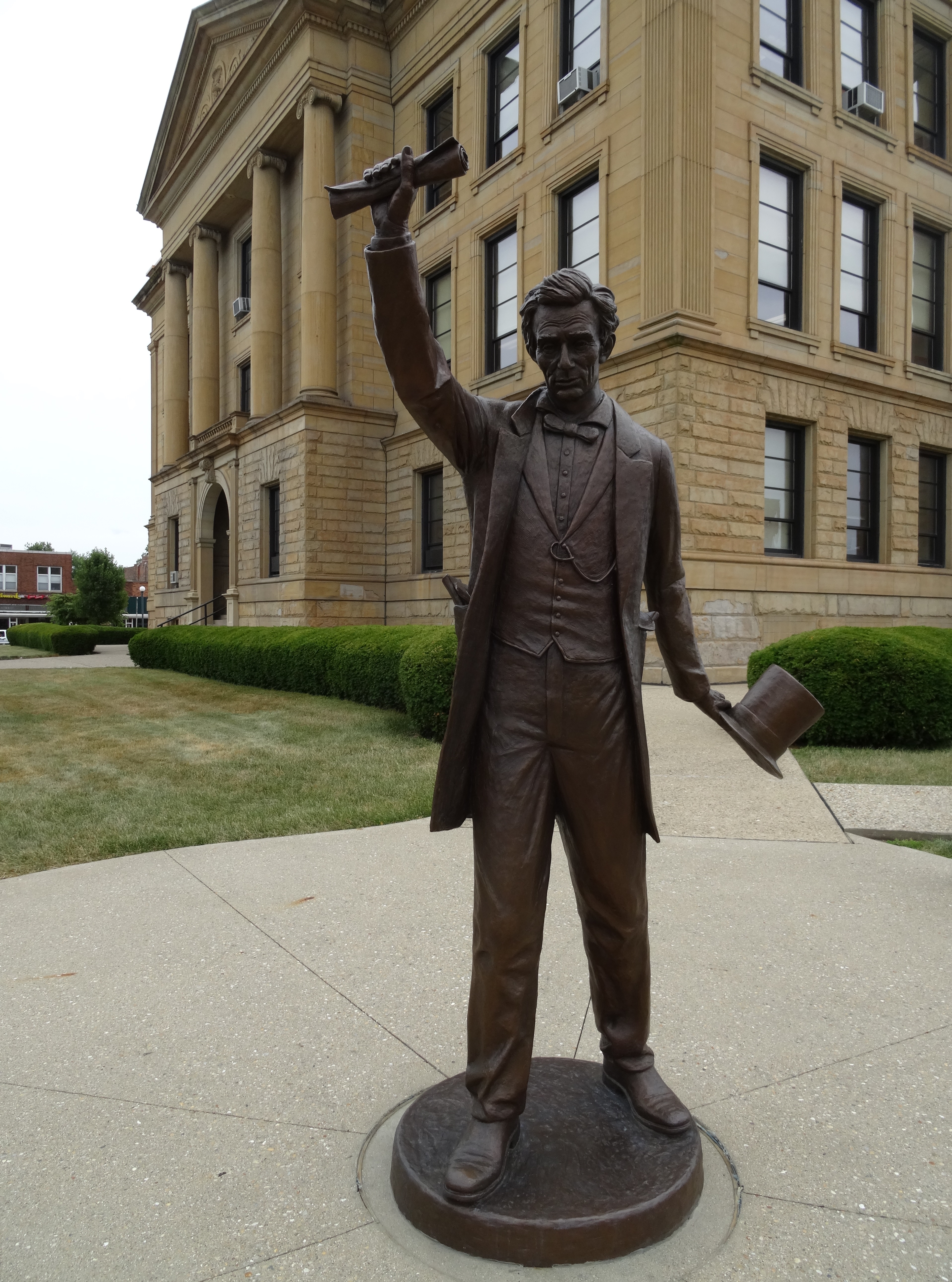 Abraham Lincoln statue, Logan County Courthouse
